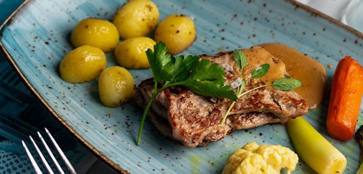 Italiensk gourmetmiddag. Spis dig mæt med en klassisk 3-retters middag eller 18 spændende serveringer hos Restaurant Lazio på Godthåbsvej.