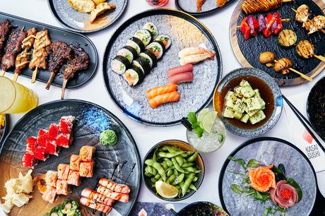 Dyk ned i et bredt udvalg af vellavet sushi, grillede spyd og japanske specialiteter i hjertet af Amager hos Kasai Sushi. I det åbne køkken bliver der virkelig tryllet med de gode råvarer, og du bydes på et festmåltid uden lige.