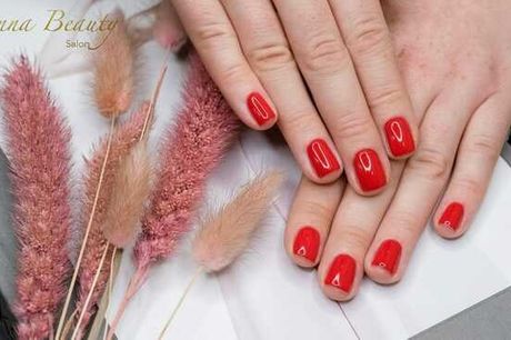 Manicure m. CND Shellac - Indre By. Få smukke forårsfine hænder med det bedste mærke på markedet!