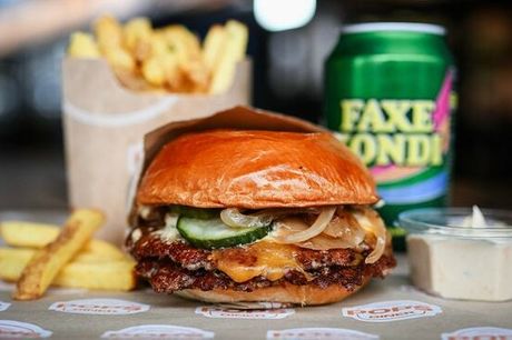 POP's laver måske byens bedste burgere!. Spar 45 % hos hip burgerbar på Nørrebro - anbefalet af To Sultne Piger