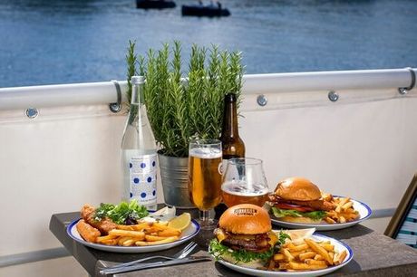 Valgfri burger/Fish'n'Chips - København K. Smag på foråret på Kutteren - udsigt til Kbh's tårne og havn!