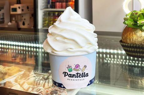 Forkæl sanserne hos Pantella på Nørrebro med en cremet softice, toppet med Nutella og friske jordbær. En ægte forår- og sommerdelikatesse, der kan nydes i det dejlige vejr og til at fejre livets søde øjeblikke. 