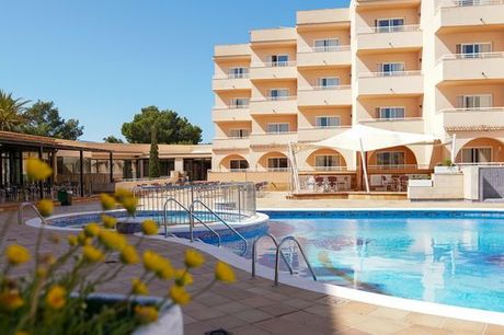 Spanje Ibiza - Rosamar Ibiza vanaf € 91,00. Pure ontspanning aan idyllische baaien en gouden stranden
