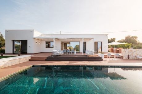 Italia Salento - Villa Dianora a partire da € 1.823,00. Parentesi in Puglia in villa con piscina, tra i colori e i profumi del sud