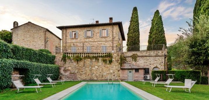 Italia Firenze - Villa De Cerchi a partire da € 7.573,00. Privacy e lusso con piscina tra le verdi colline di Rufina