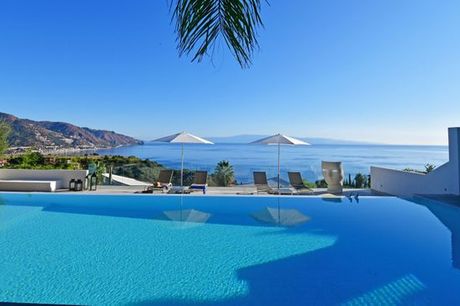 Italia Taormina - Villa Karin a partire da € 6.332,00. Dolce vita in raffinata villa con piscina e spettacolare vista sul mare