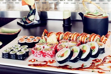 Åbningstilbud på stor sushimenu. NYHED: Vi fejrer Oyisi Sushis nye restaurant i Tønder med halv pris på 52 stk. sushi som takeaway nok til 2-3 personer.