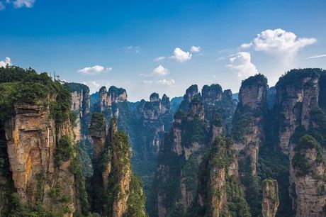 Cina Cina - Tour collettivo: Viaggio epico senza tempo a partire da € 2.479,00. Montagne imponenti, antichi villaggi e storia millenaria in 12 notti