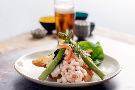  Kongenshus Kro byder på et luksus stjerneskud med både rødspætte, laks, rejer, kaviar og meget mere tæt på Viborg.
. Naturoplevelser i nærhedenDu kan med stor fordel kombinere frokosten med en af de mange mindeværdige oplevelser i nærområdet. Området omk