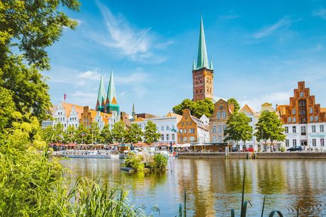 Oplev den historiske UNESCO-by Lübeck med 2 overnatninger, middag/buffet, gratis parkering m.m.. Hotel Vier Jahreszeiten
Det 4-stjernede Hotel Vier Jahreszeiten er et moderne hotel med hyggelig atmosfære. Her står det gæstfrie og dedikerede personale klar
