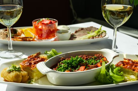 Nyd en skøn middag bl.a. med lakserillette og roastbeef til under halv pris hos La Madeline ved Amager Strandpark.. Om La Madeleine La Madeleine er en hyggelig familierestaurant, der ligger tæt på Øresund metrostation og Amager Strandpark. Her bliver der